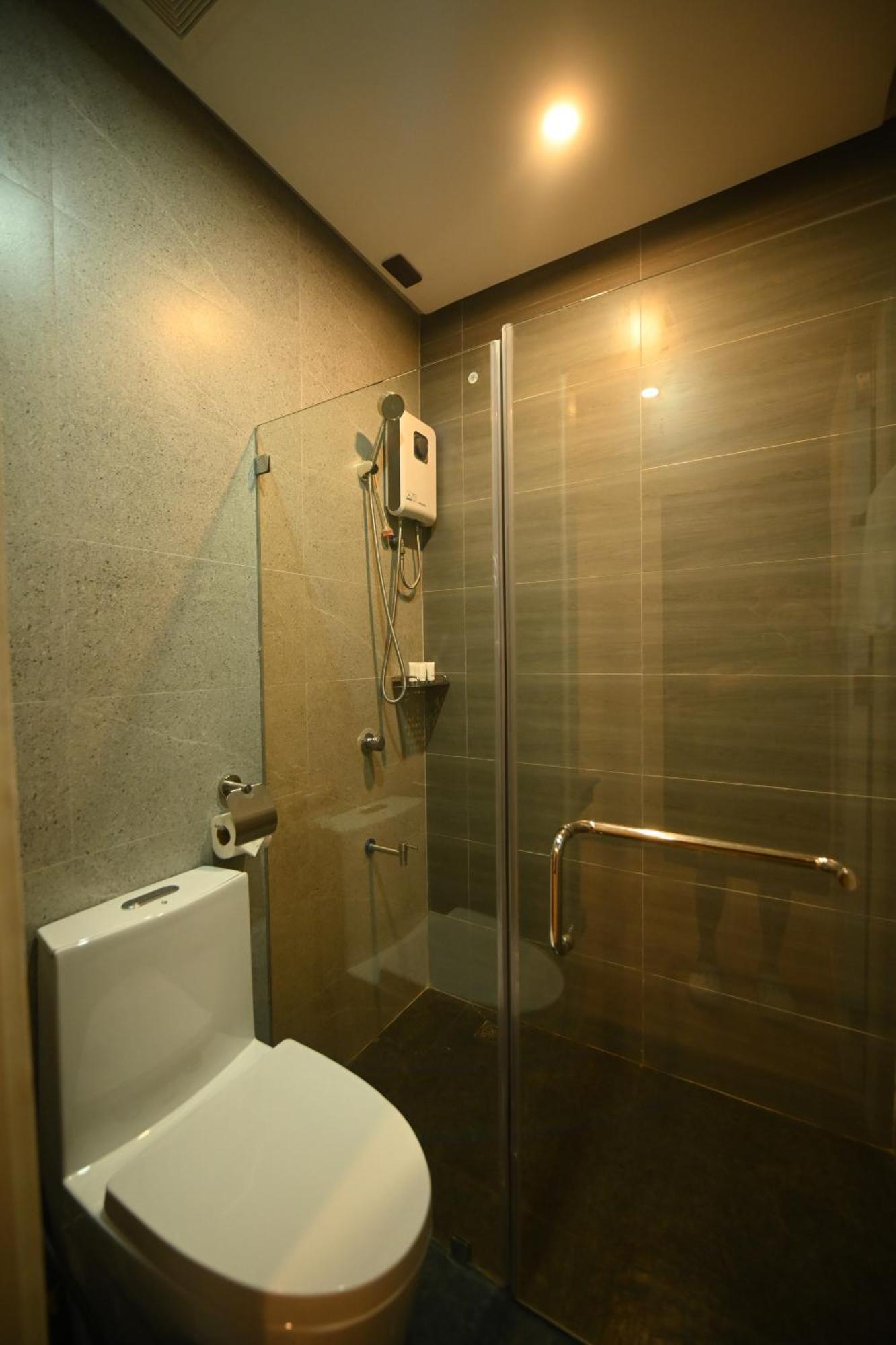 Blue Harbor Hotel Calapan ภายนอก รูปภาพ