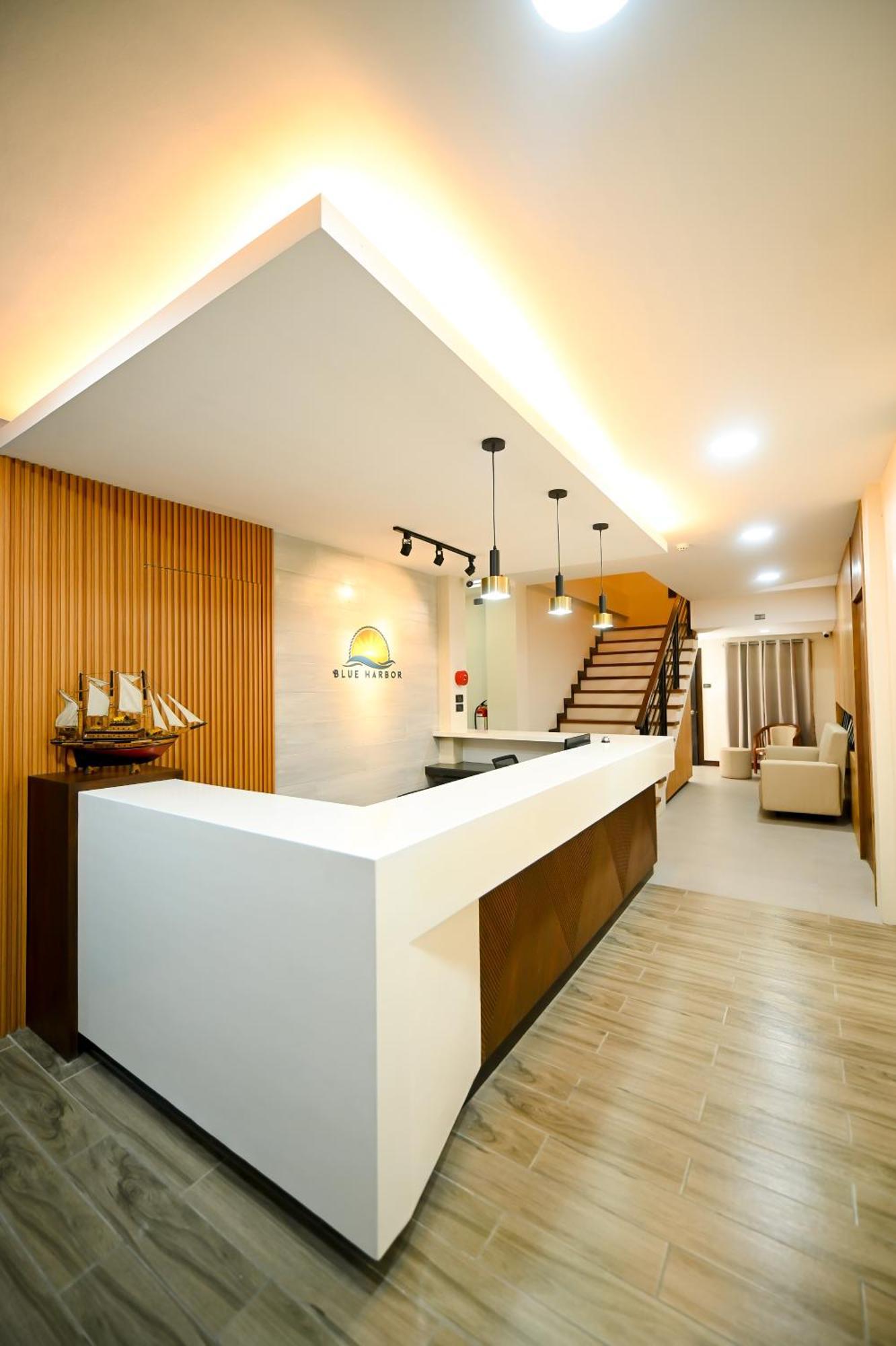 Blue Harbor Hotel Calapan ภายนอก รูปภาพ
