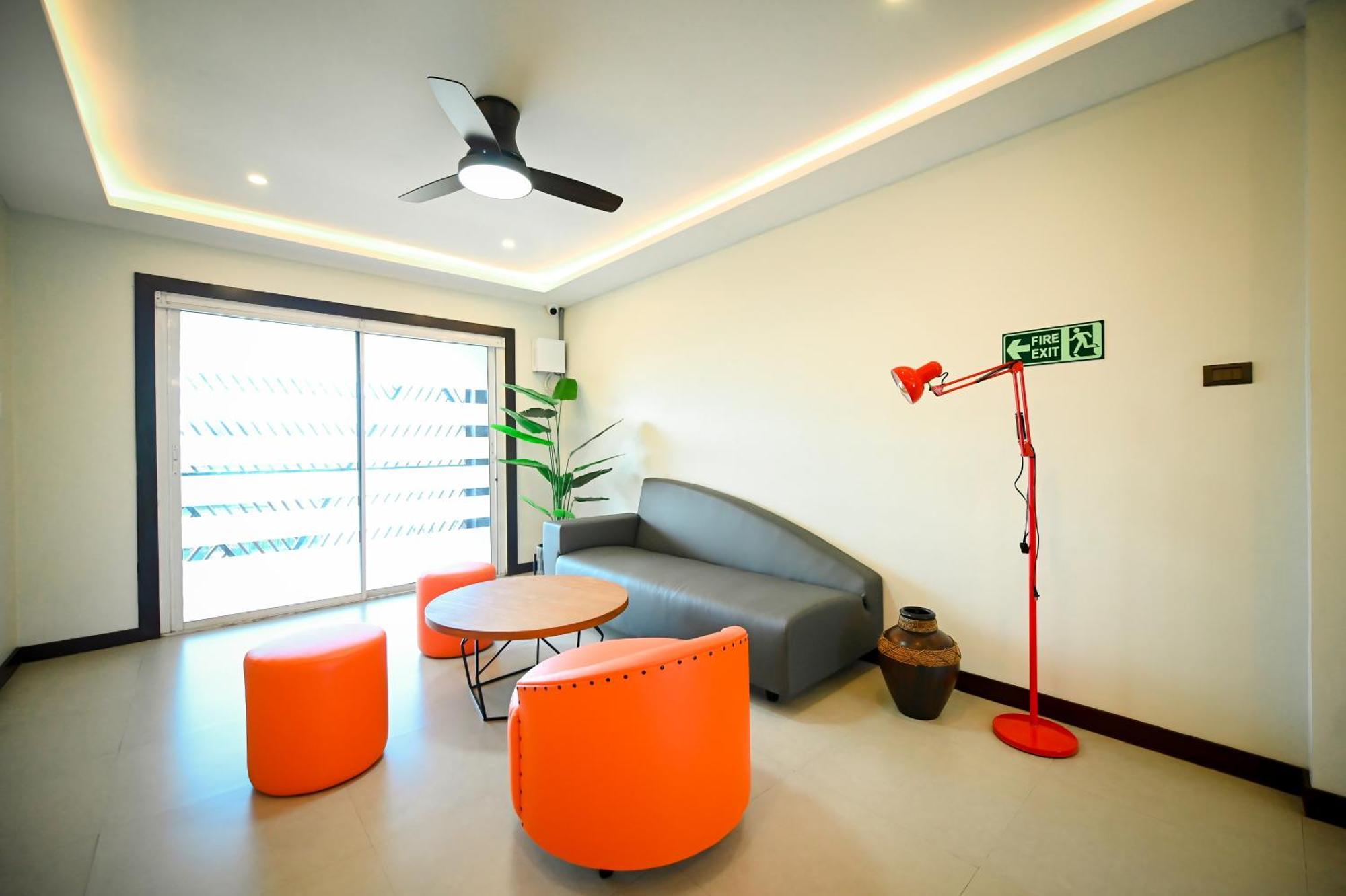 Blue Harbor Hotel Calapan ภายนอก รูปภาพ