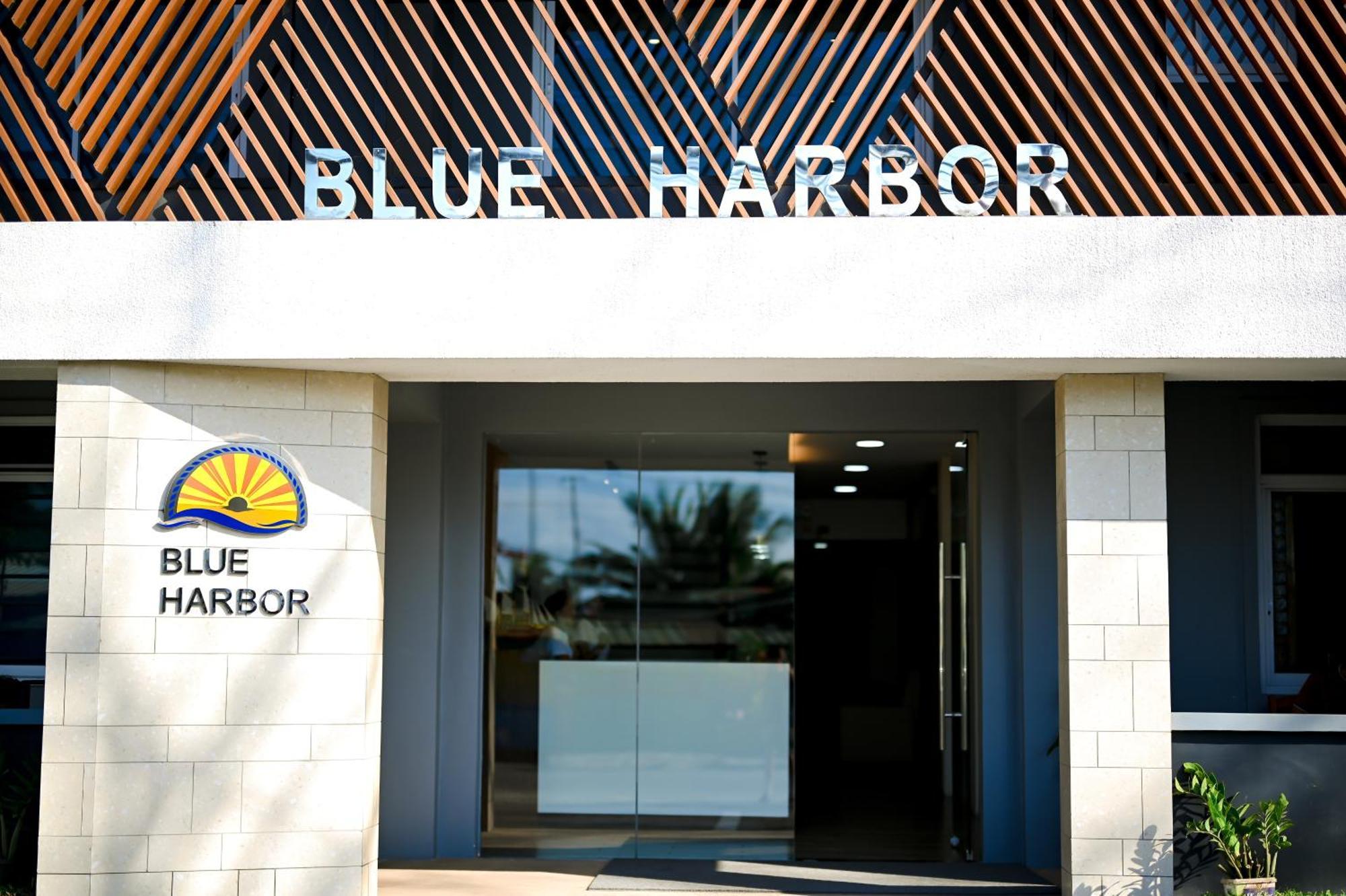 Blue Harbor Hotel Calapan ภายนอก รูปภาพ